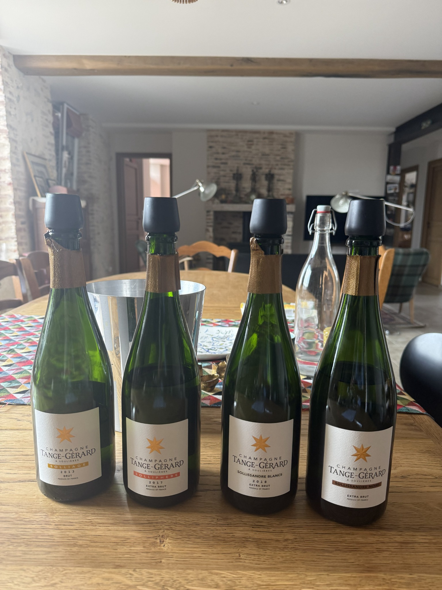 Flasker fra Champagne Tange-Gérard under en smagning i Solveigs stue
